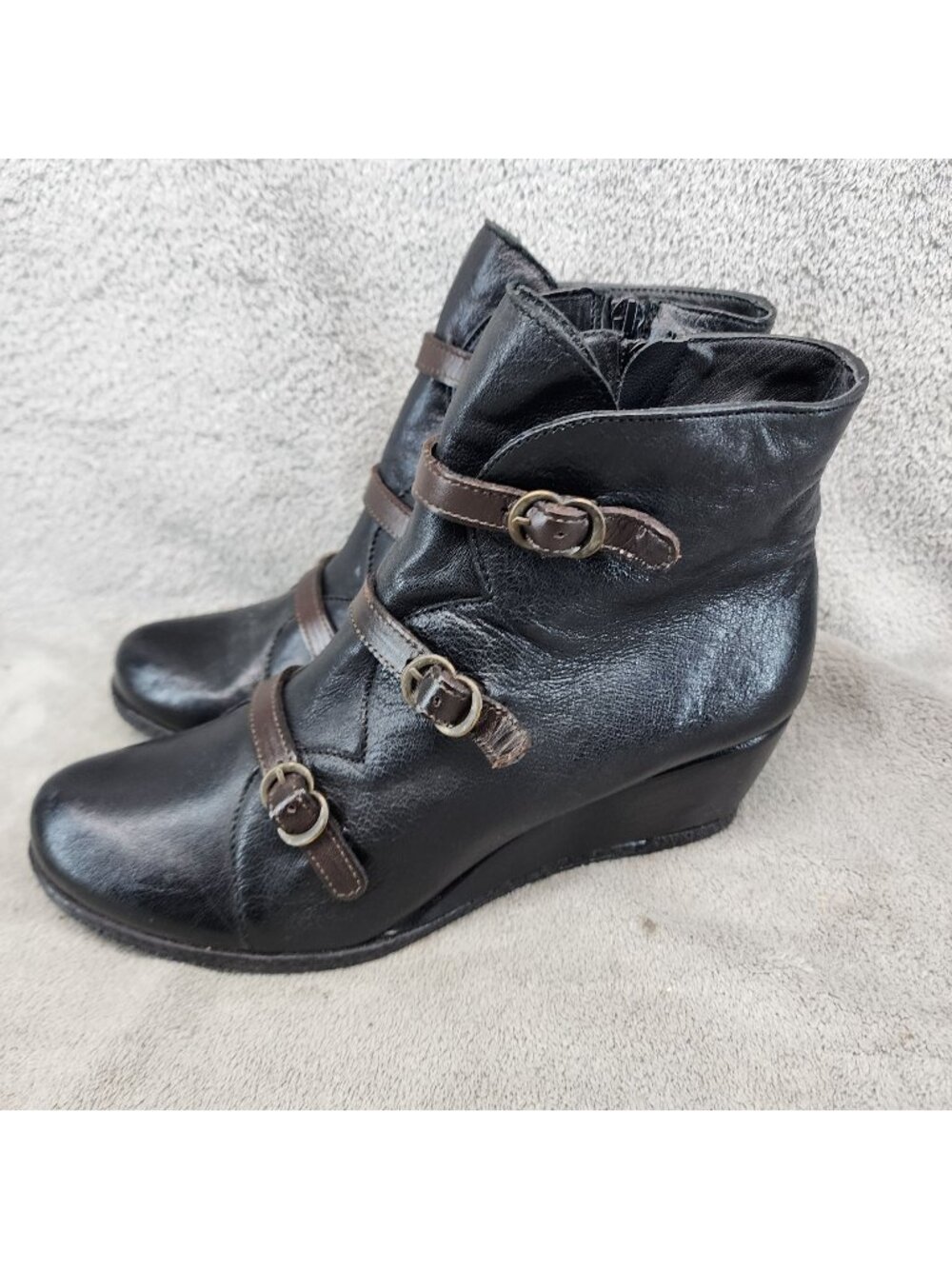 Eric Michael Shoes Womens SIze 8.5 Lena Black Leather Wedge Ankle Boots *Read*